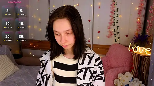 Snapshot of SuzanneHowse chatting on 03/14/26, 04:45 SuzanneHowse online show from 03/14/26, 04:45