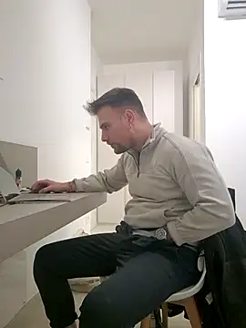 mrlyuis online show from 12/15/25, 05:17