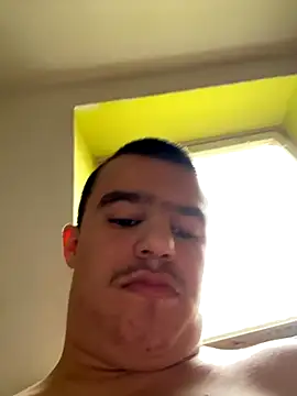 Snapshot of pussyhunter323557 chatting on 10/10/25, 11:31 pussyhunter323557 online show from 10/10/25, 11:31