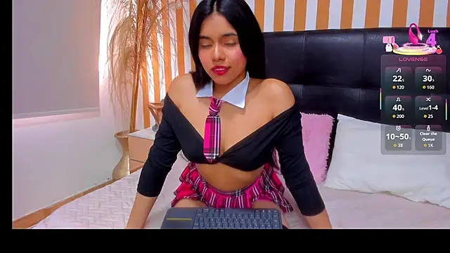 LunaToledo online show from 11/20/25, 12:49