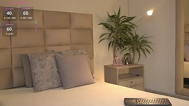 Snapshot of SophieCollins_1 chatting on 05/08/26, 11:48 SophieCollins 1 online show from 05/08/26, 11:48