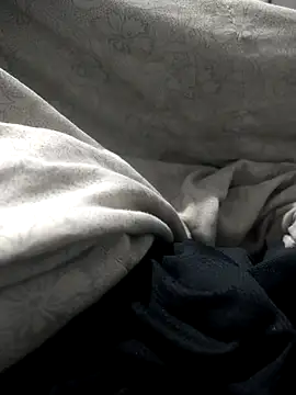 Snapshot of Hrickew chatting on 09/26/25, 02:43 Hrickew online show from 09/26/25, 02:43