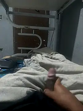 Snapshot of Hrickew chatting on 10/10/25, 05:17 Hrickew online show from 10/10/25, 05:17