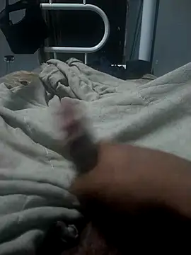 Snapshot of Hrickew chatting on 10/18/25, 08:53 Hrickew online show from 10/18/25, 08:53