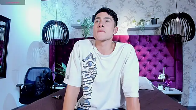 AustinJones  online show from 12/22/25, 07:33