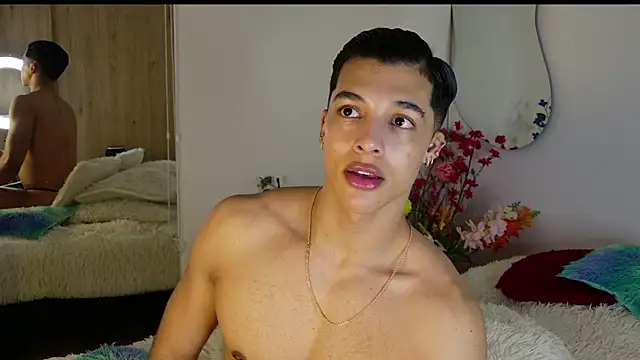 Snapshot of Troye_Williams chatting on 07/10/26, 12:04 Troye Williams online show from 07/10/26, 12:04