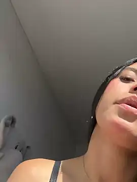 Snapshot of Victoria_alson chatting on 07/28/26, 02:13 Victoria alson online show from 07/28/26, 02:13