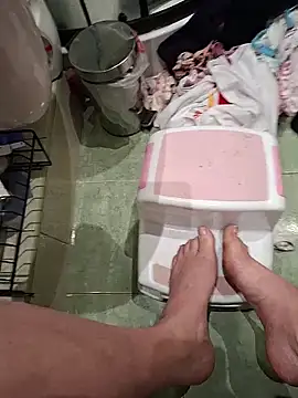 Snapshot of RimMasterAndYourJuice chatting on 10/27/25, 07:40 RimMasterAndYourJuice online show from 10/27/25, 07:40