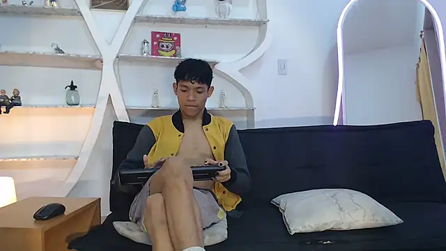 BEAUTY BOYS1 online show from 10/10/25, 07:07