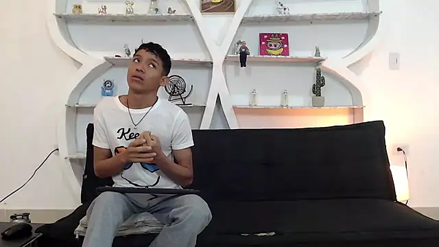 BEAUTY BOYS1 online show from 11/30/25, 07:12