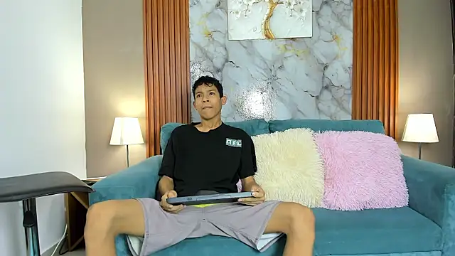 BEAUTY BOYS1 online show from 02/25/26, 07:29