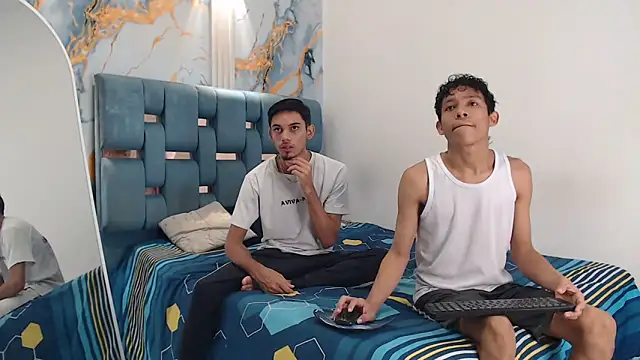 BEAUTY BOYS1 online show from 04/01/26, 01:34