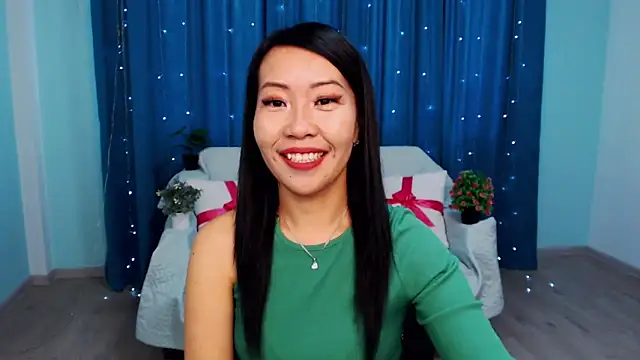 LiaPak online show from 10/24/25, 01:13