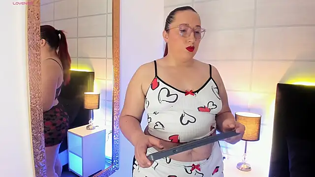 fieryluciana online show from 09/30/25, 03:44