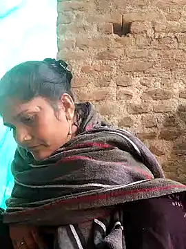 Snapshot of Rakhi_j chatting on 11/17/25, 09:48 Rakhi j online show from 11/17/25, 09:48