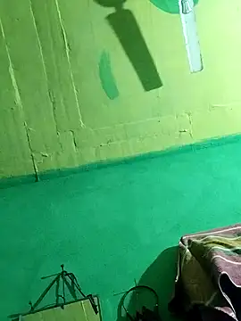 Snapshot of Rakhi_j chatting on 11/17/25, 11:32 Rakhi j online show from 11/17/25, 11:32