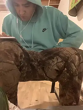 Snapshot of DanBfl chatting on 12/02/25, 04:18 DanBfl online show from 12/02/25, 04:18