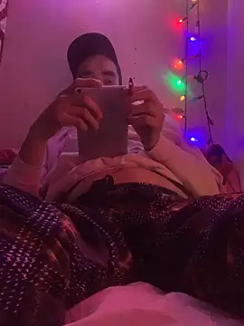 Snapshot of DanBfl chatting on 12/17/25, 12:27 DanBfl online show from 12/17/25, 12:27