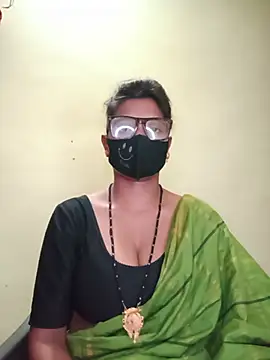 Snapshot of Mohini_Josh069 chatting on 06/19/26, 10:57 Mohini Josh069 online show from 06/19/26, 10:57