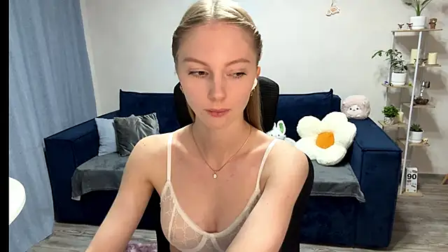 Snapshot of BrightAnnie chatting on 10/01/25, 05:08 BrightAnnie online show from 10/01/25, 05:08