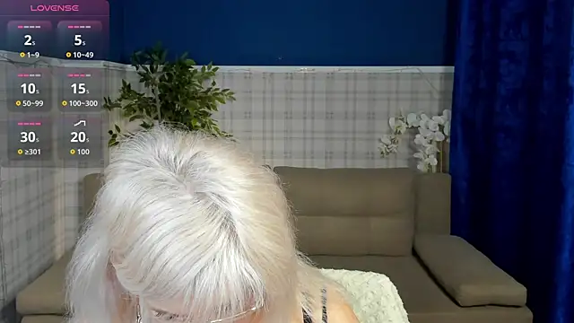 Snapshot of Hella_Fabel chatting on 05/27/26, 01:13 Hella Fabel online show from 05/27/26, 01:13
