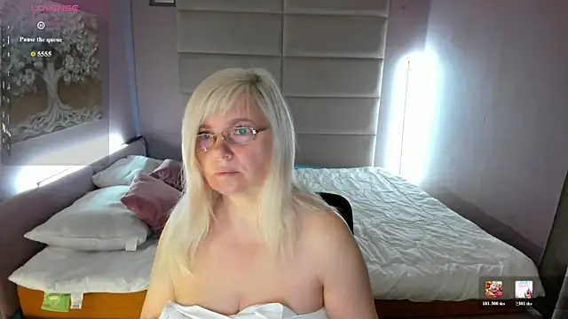 Snapshot of Hella_Fabel chatting on 07/26/26, 01:03 Hella Fabel online show from 07/26/26, 01:03