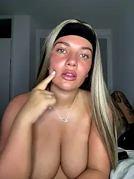 little lola x online show from 09/15/25, 08:42