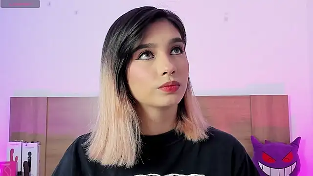 Akatsumi  online show from 11/18/25, 08:57