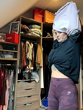 AmyStone   online show from 09/23/25, 08:28