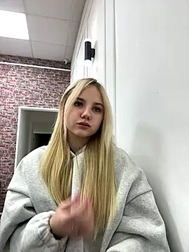 Sky Cutie online show from 11/18/25, 03:23