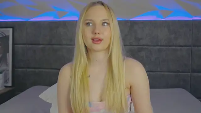 Snapshot of Sky_Cutie chatting on 06/05/26, 06:52 Sky Cutie online show from 06/05/26, 06:52