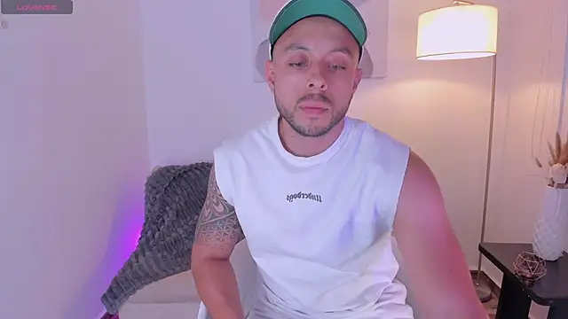 Snapshot of Dante_marquez chatting on 10/21/25, 02:01 Dante marquez online show from 10/21/25, 02:01