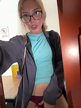 SweetBunnyGF online show from 04/06/26, 08:21