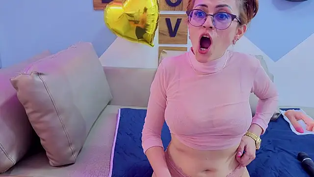 Snapshot of Victoria_Fallon chatting on 11/06/25, 10:43 Victoria Fallon online show from 11/06/25, 10:43