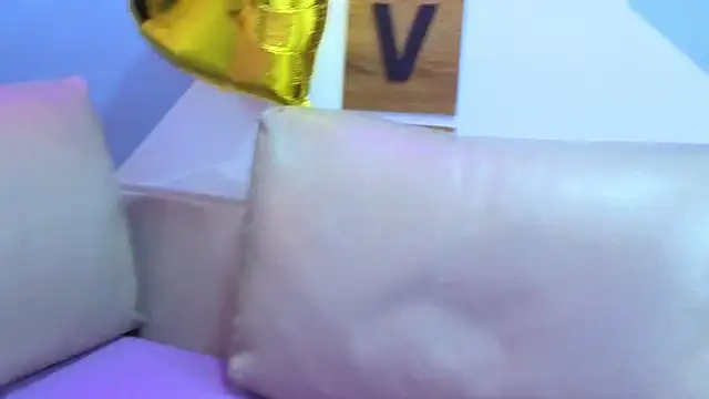 Snapshot of Victoria_Fallon chatting on 11/12/25, 09:36 Victoria Fallon online show from 11/12/25, 09:36