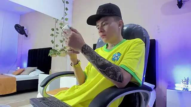 Nascary Fox online show from 11/16/25, 01:28