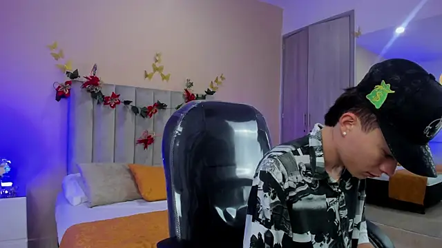 Nascary Fox online show from 12/21/25, 01:07