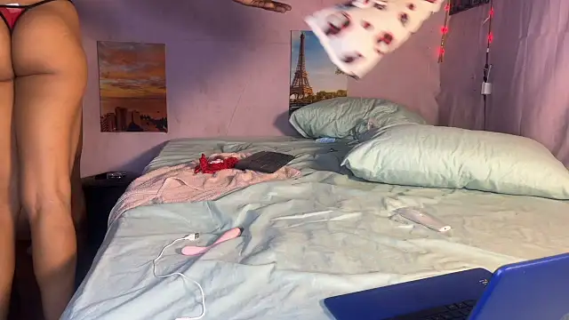 SpicyLolaX NightDrip online show from 10/25/25, 03:47