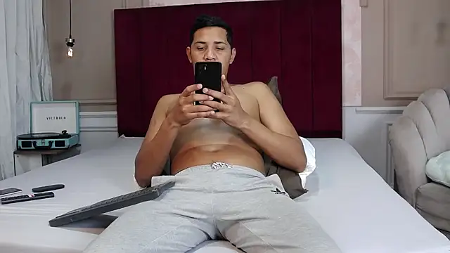 JoaoSalgado online show from 10/12/25, 06:18