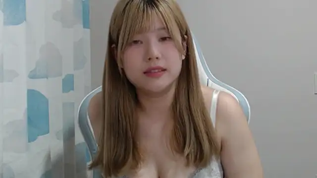 Snapshot of asuka_xoxo chatting on 09/22/25, 08:11 asuka xoxo online show from 09/22/25, 08:11