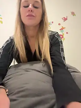 imyourgoodgirl69 online show from 09/22/25, 12:40