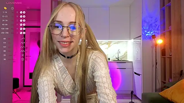 BritaKiss online show from 11/10/25, 02:21