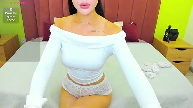 Snapshot of Jennifer_Munoz chatting on 07/24/26, 01:36 Jennifer Munoz online show from 07/24/26, 01:36