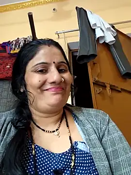 Snapshot of Rakhi99x chatting on 10/25/25, 03:03 Rakhi99x online show from 10/25/25, 03:03