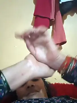 Snapshot of Rakhi99x chatting on 10/27/25, 04:00 Rakhi99x online show from 10/27/25, 04:00