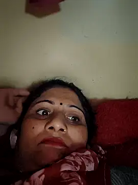 Snapshot of Rakhi99x chatting on 11/04/25, 04:28 Rakhi99x online show from 11/04/25, 04:28