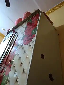 Snapshot of Rakhi99x chatting on 11/17/25, 11:27 Rakhi99x online show from 11/17/25, 11:27