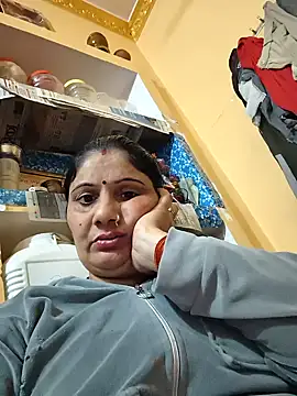 Snapshot of Rakhi99x chatting on 12/17/25, 05:19 Rakhi99x online show from 12/17/25, 05:19