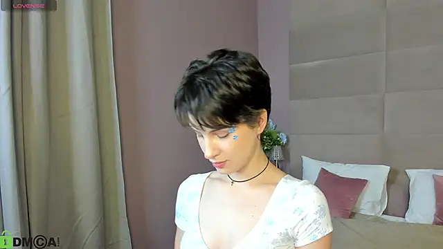 Adeline Perle online show from 09/11/25, 01:06