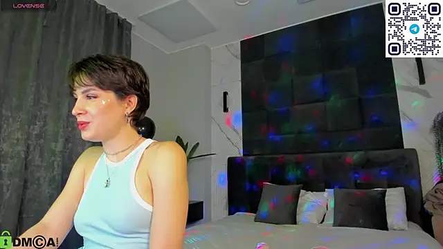 Adeline Perle online show from 09/13/25, 01:16